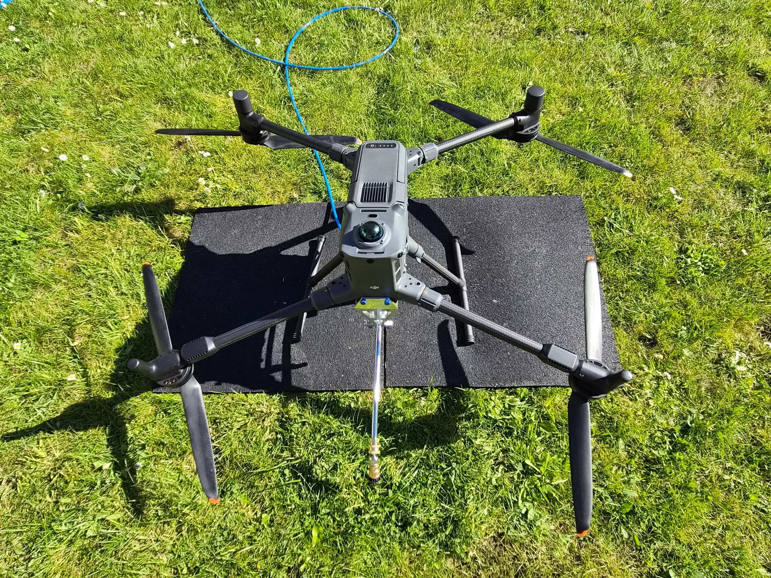 Nettoyage de toiture par drone sans échafaudage