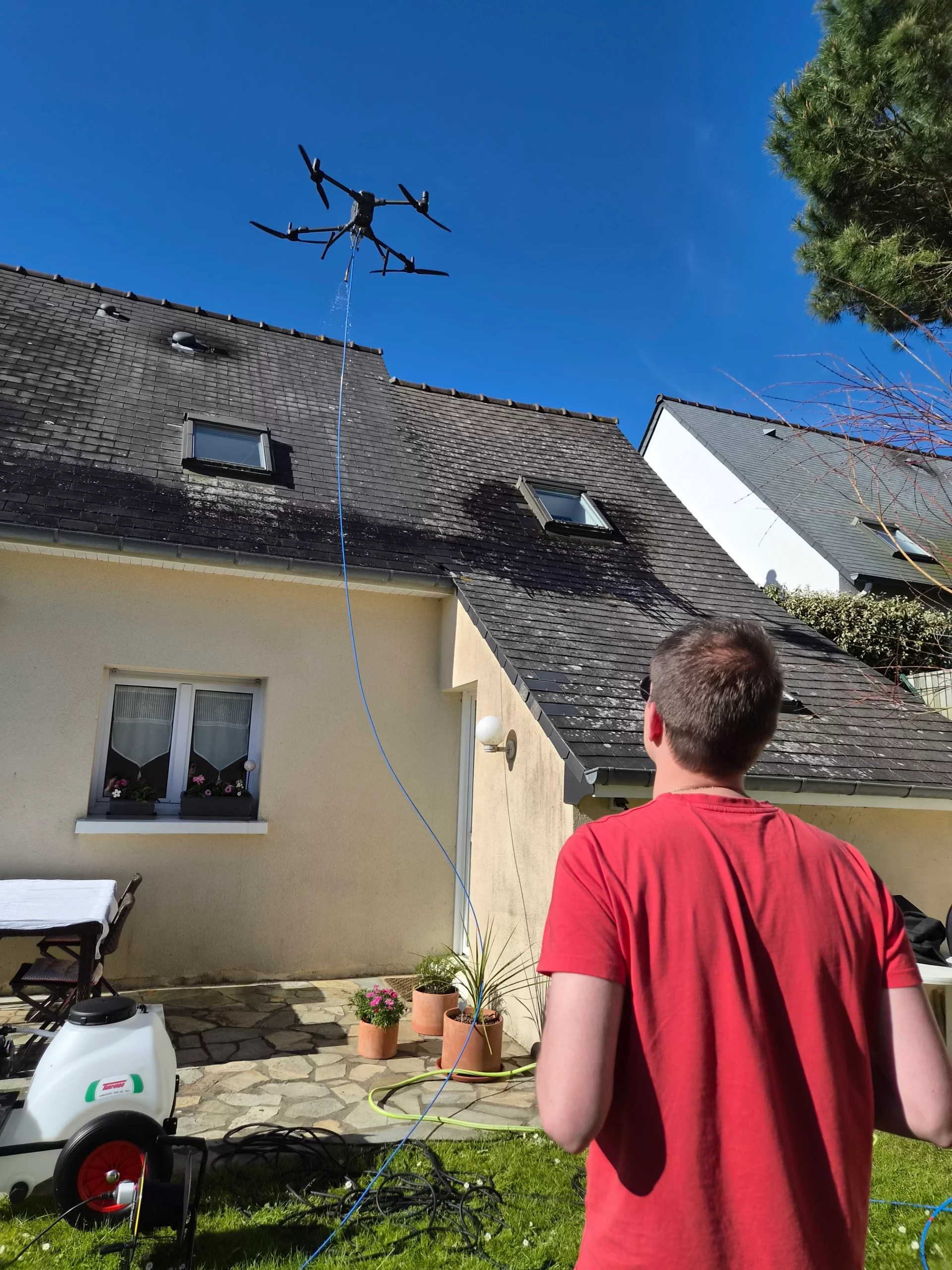 Pilotage de drone pour nettoyage de toiture en Ille-et-Vilaine