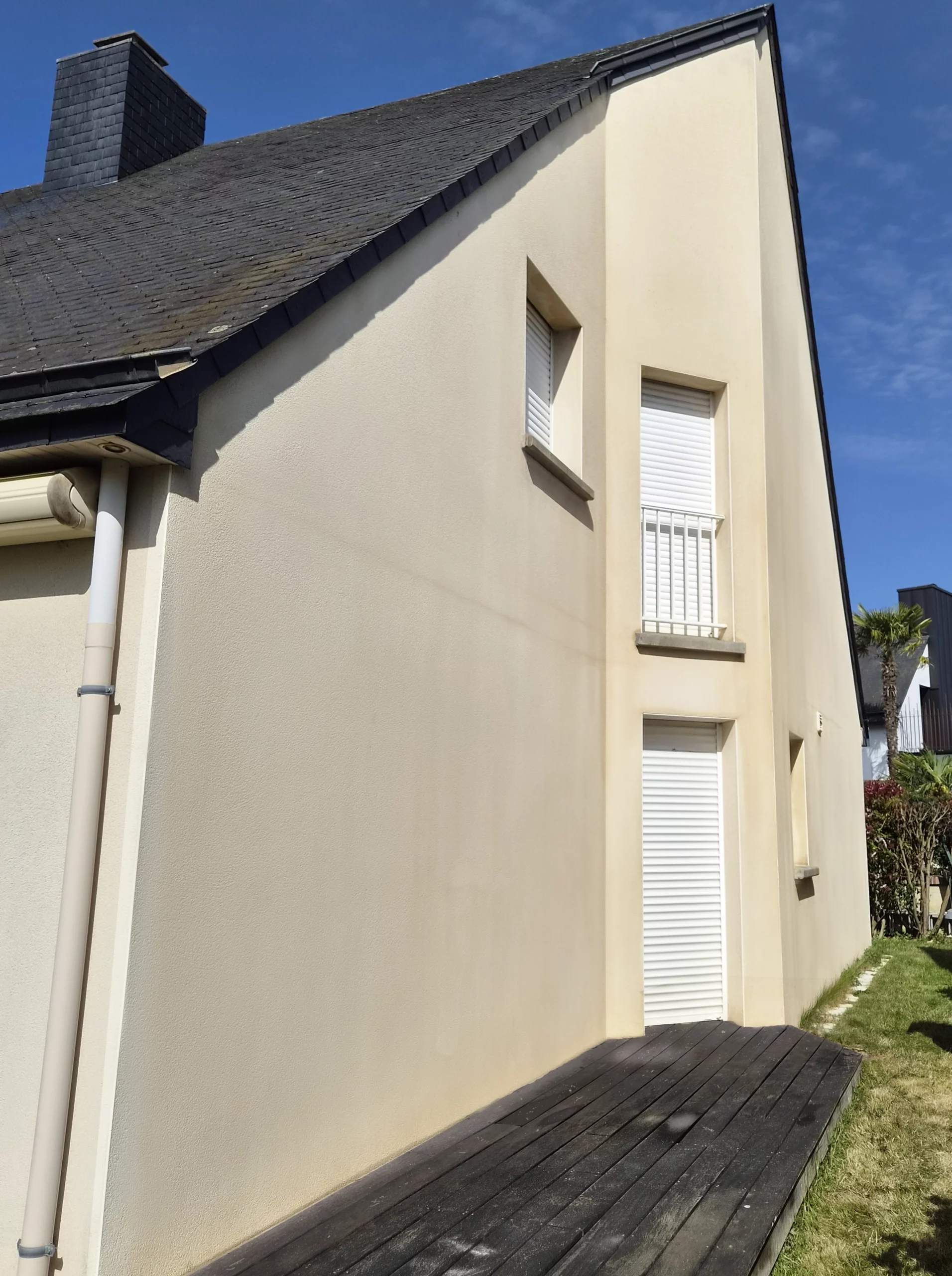 Façade après nettoyage par drone autour de Rennes